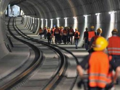 Βλάβη στην υποθαλάσσια σιδηροδρομική σήραγγα