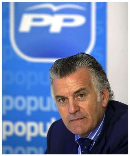 “Ανάβει φωτιές” ο πρώην ταμίας του Λαϊκού Κόμματος