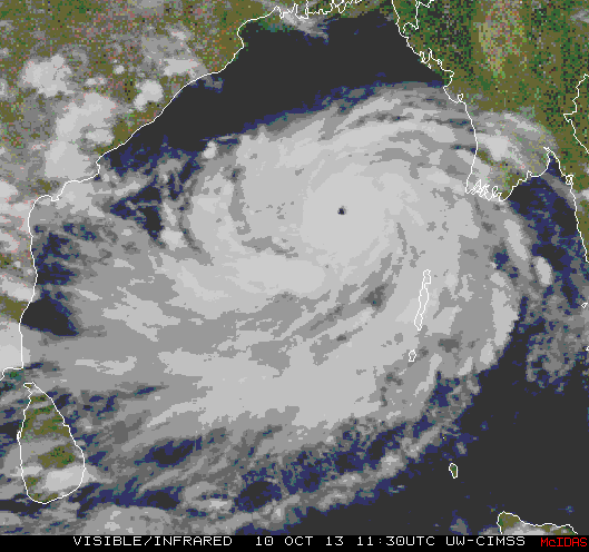 Κυκλώνας απειλεί την Ινδία