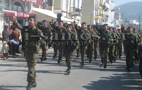 ΦΩΤΟ-Πλήθος κόσμου στη Σάμο