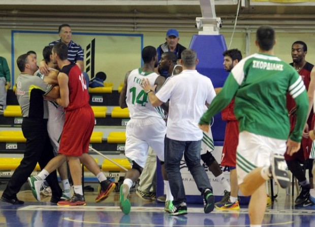 ΒΙΝΤΕΟ-Πιάστηκαν στα χέρια Διαμαντίδης-Μπατής