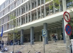 Θα συγκεντρωθούν στα δικαστήρια