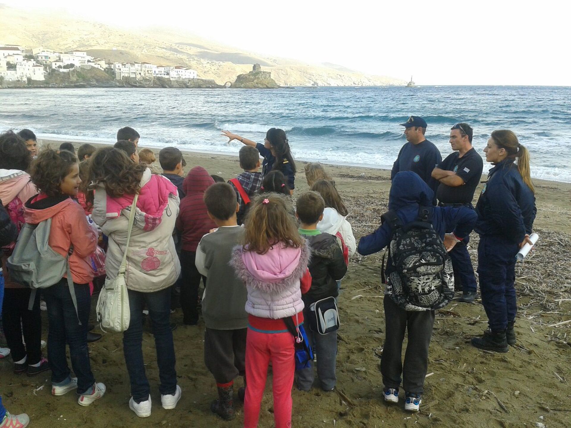 Μαθητές καθάρισαν τις ακτές της Άνδρου