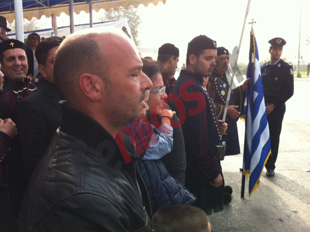 ΦΩΤΟ-Ο βουλευτής της Χ.Α στην παρέλαση