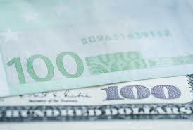 Πτώση για το ευρώ έναντι του δολαρίου