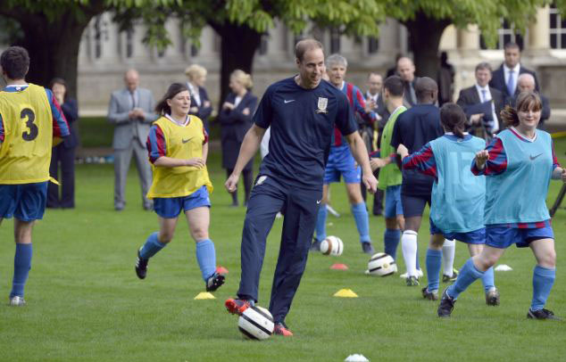 ΒΙΝΤΕΟ- Ο πρίγκιπας ποδοσφαιριστής