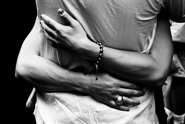 Πώς να ηρεμείτε τον σύντροφό σας όταν έχει νεύρα