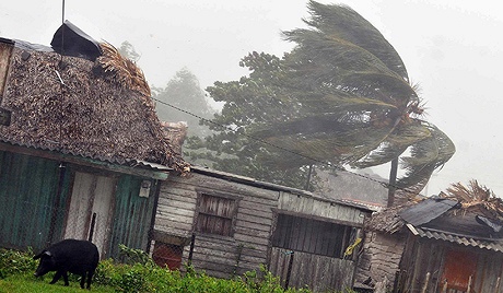 Ο κυκλώνας Φαϊλίν έπληξε την Ινδία