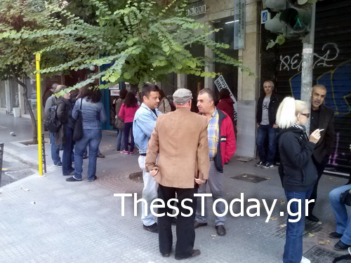 ΒΙΝΤΕΟ-Οι μαθητές παρέλαση, οι καθηγητές διαδήλωση