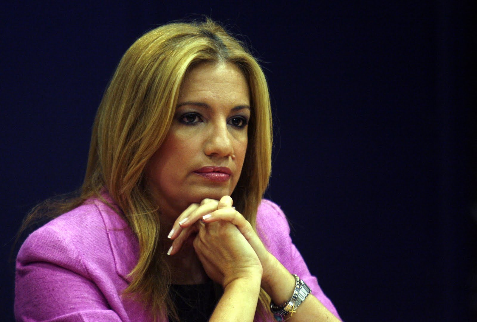 Γεννηματά: Δεν θα γίνουν μειώσεις στους ένστολους