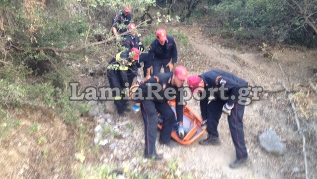 Αυτοκτόνησε μπροστά στον άνδρα της