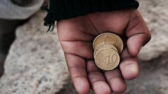 Εξωθούσαν παιδιά σε επαιτεία