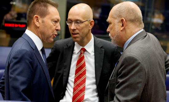 Νέα μέτρα 3 δισ. ζητεί η τρόικα