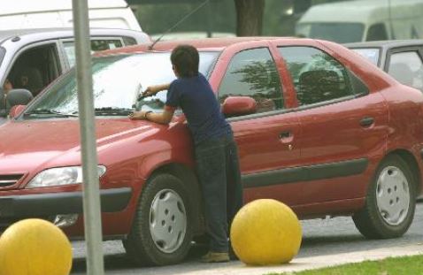 Παιδιά-«φαντάσματα» στην επαιτεία