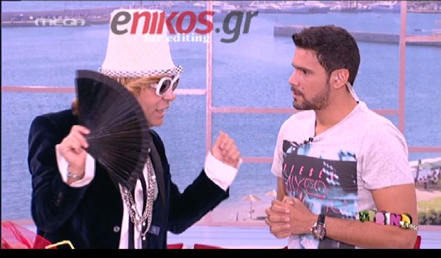 ΒΙΝΤΕΟ-Η εκκεντρική εμφάνιση του Τρύφωνα Σαμαρά