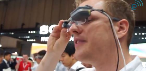 ΒΙΝΤΕΟ-Γυαλιά μεταφράζουν το κείμενο που διαβάζεις