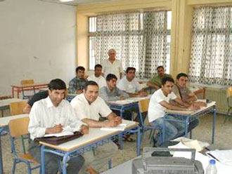 Μετανάστες μαθαίνουν ελληνικά