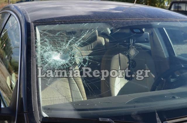 ΒΙΝΤΕΟ- Πετούν πέτρες στα αυτοκίνητα