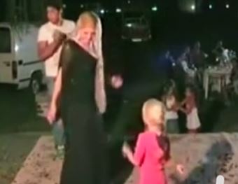 ΒΙΝΤΕΟ-Η μικρή Μαρία σε γλέντι καταυλισμού