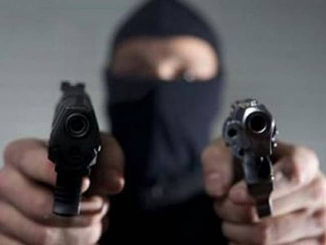 Κουκουλοφόροι σε βενζινάδικο