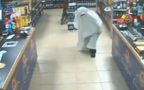 ΒΙΝΤΕΟ-Ο ληστής ντύθηκε… φάντασμα