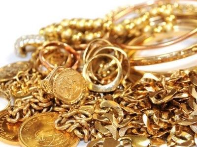 Της πήραν όλα τα κοσμήματα για να τα πάνε στην… εφορία