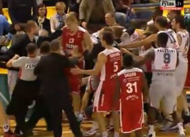 ΒΙΝΤΕΟ- Ξύλο και των… γονέων