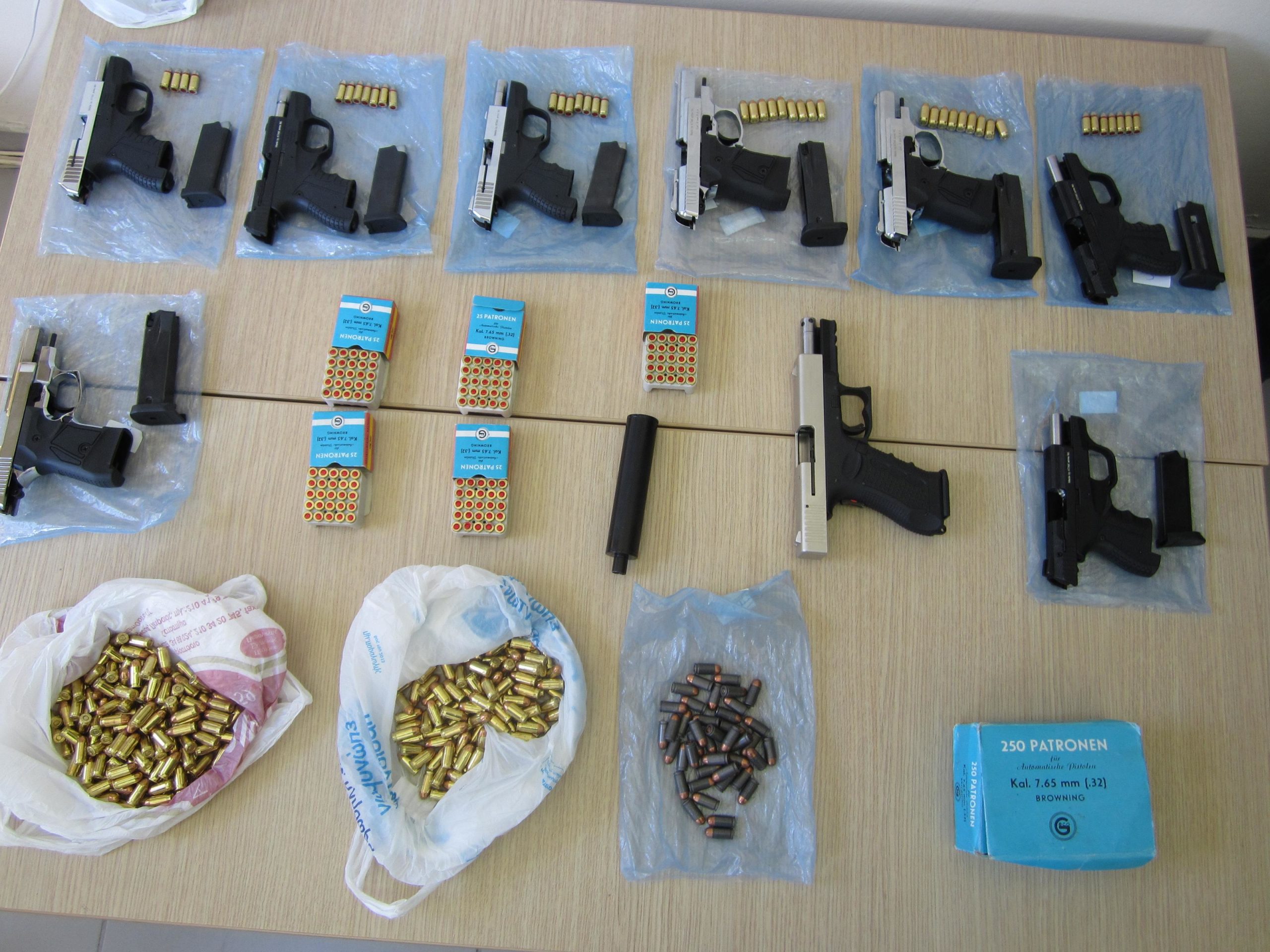 Εξαρθρώθηκε σπείρα εμπορίας όπλων