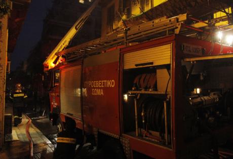 Πάτρα: Έκαψαν τα στεφάνια της παρέλασης