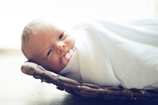 Αδέρφια αποδείχθηκαν δύο εγκαταλελειμμένα μωρά