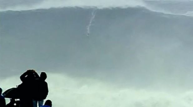 ΒΙΝΤΕΟ-«Έπιασε» το μεγαλύτερο κύμα
