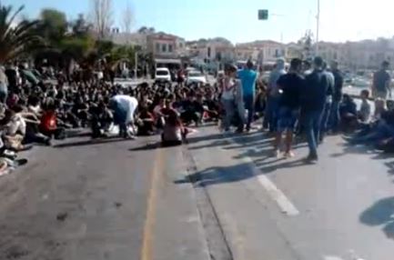 ΒΙΝΤΕΟ-Στους δρόμους οι μαθητές της Μυτιλήνης