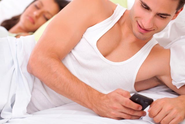 Σημάδια ότι έχει παράλληλη σχέση