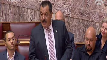 Γέμισαν τα φορτηγά με πιθανά ενοχοποιητικά στοιχεία