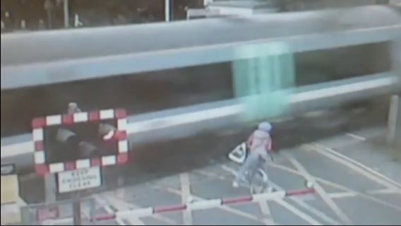 ΒΙΝΤΕΟ-Γλίτωσε στο παρά πέντε