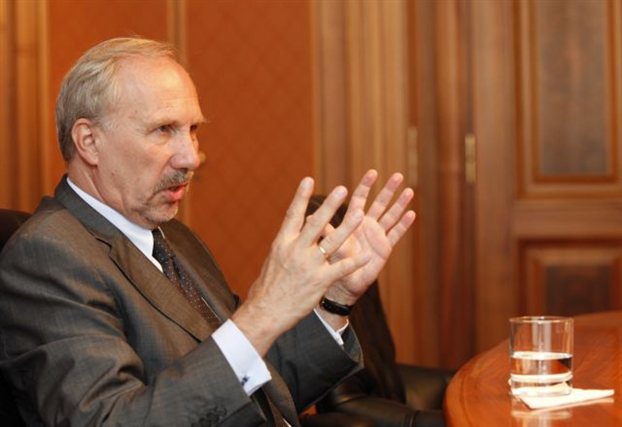 Νοβότνι: Δεν παρεμβαίνει η ΕΚΤ