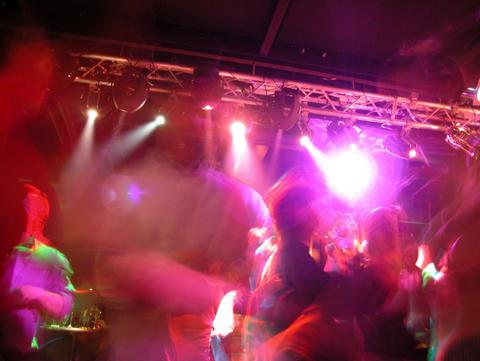 800 δάσκαλοι σε «ερωτικό πάρτι»