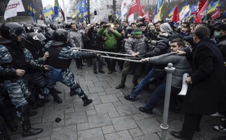 Δεκάδες τραυματίες στο Κίεβο