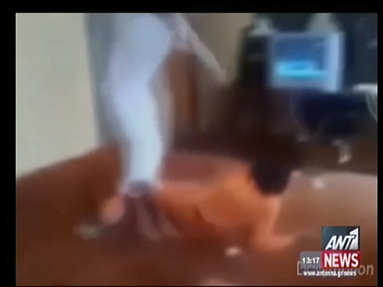 ΒΙΝΤΕΟ-Τον “σάπισε” επειδή κοίταξε τη σύζυγό του