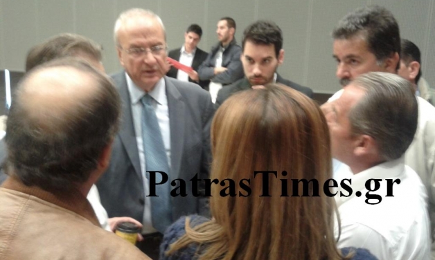 ΒΙΝΤΕΟ-Σε κλοιό σχολικών φυλάκων ο Γρηγοράκος