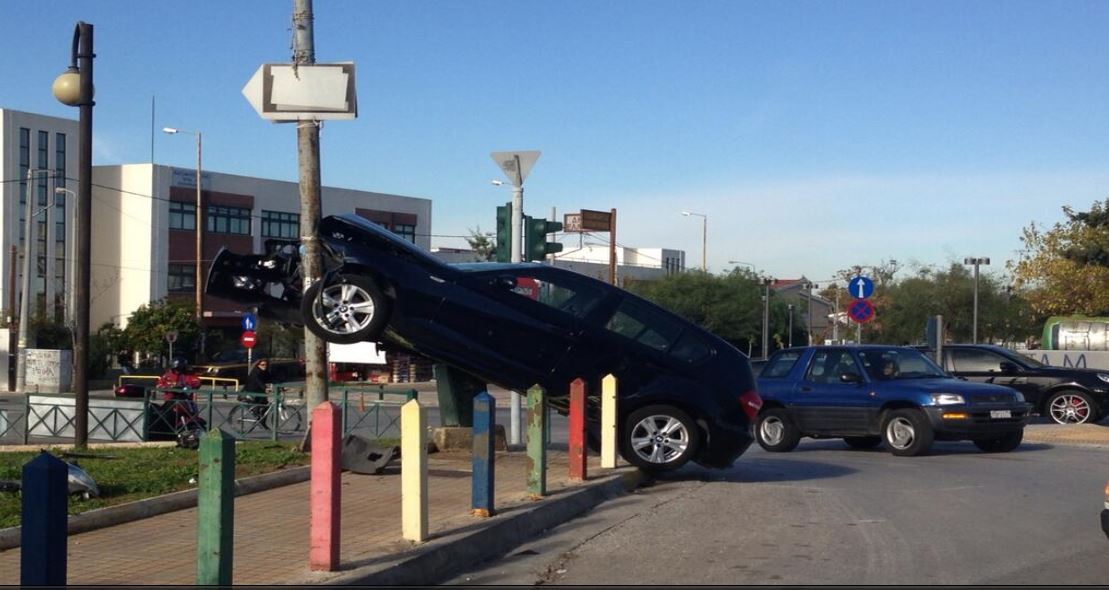 ΦΩΤΟ-Τράκαρε και έμεινε στον “αέρα”