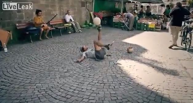 BINTEO-Χορεύει με τη μπάλα