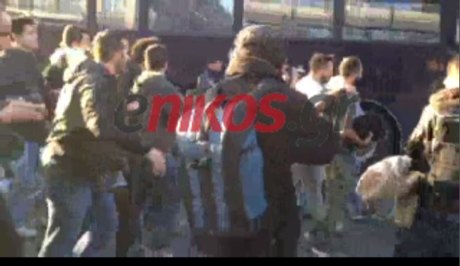 ΤΩΡΑ-ΒΙΝΤΕΟ:Έφυγε η σημαία από την αμερικανική πρεσβεία