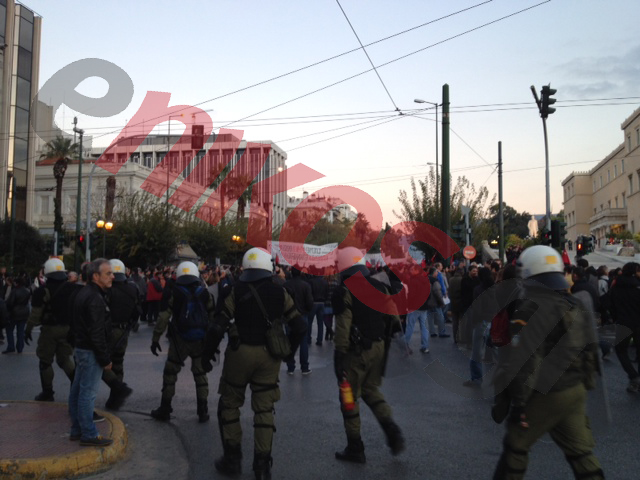 ΦΩΤΟ-Δυνάμεις των ΜΑΤ στο Σύνταγμα