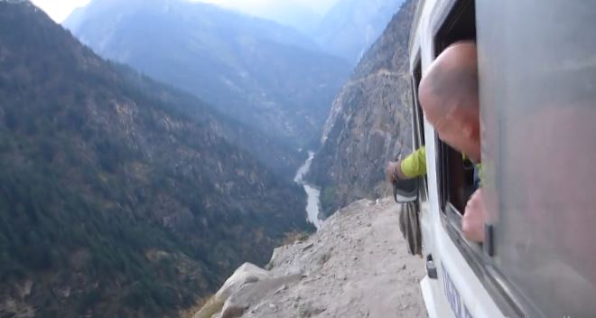 ΒΙΝΤΕΟ-Με βαν στην κορυφή του κόσμου