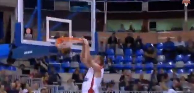 ΒΙΝΤΕΟ-Το κάρφωμα του Λοτζέσκι