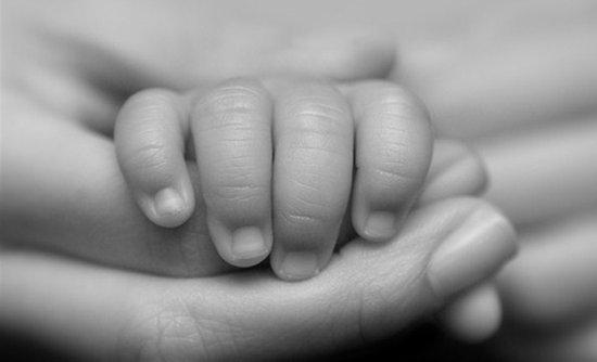 Το μωρό ξυπνάει τη νύχτα. Τι μπορεί να συμβαίνει;