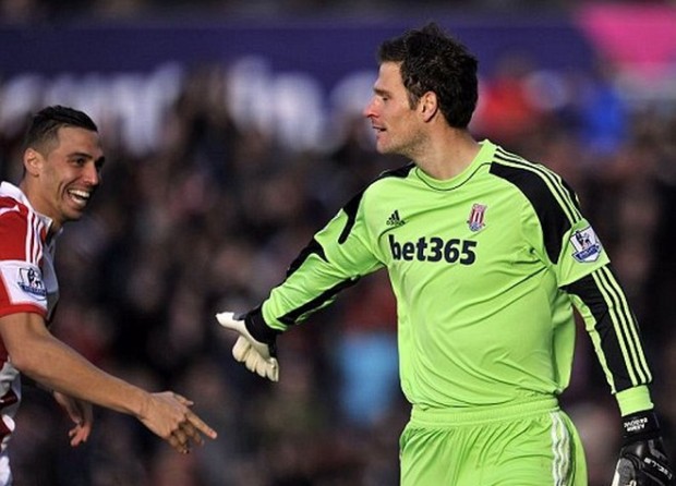 ΒΙΝΤΕΟ-Σκόραρε από την αντίπαλη περιοχή