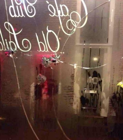 ΦΩΤΟ-Τρύπες από σφαίρες στην παμπ της Σέλτικ