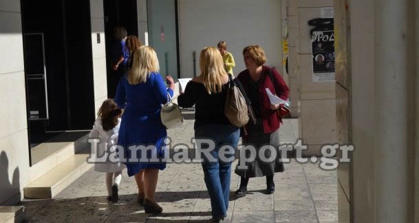 ΒΙΝΤΕΟ-Λαμία: Κλειστά τα περισσότερα καταστήματα